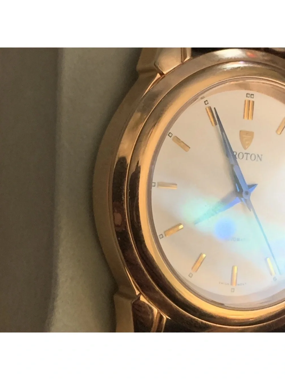 Croton elegant wristwatch